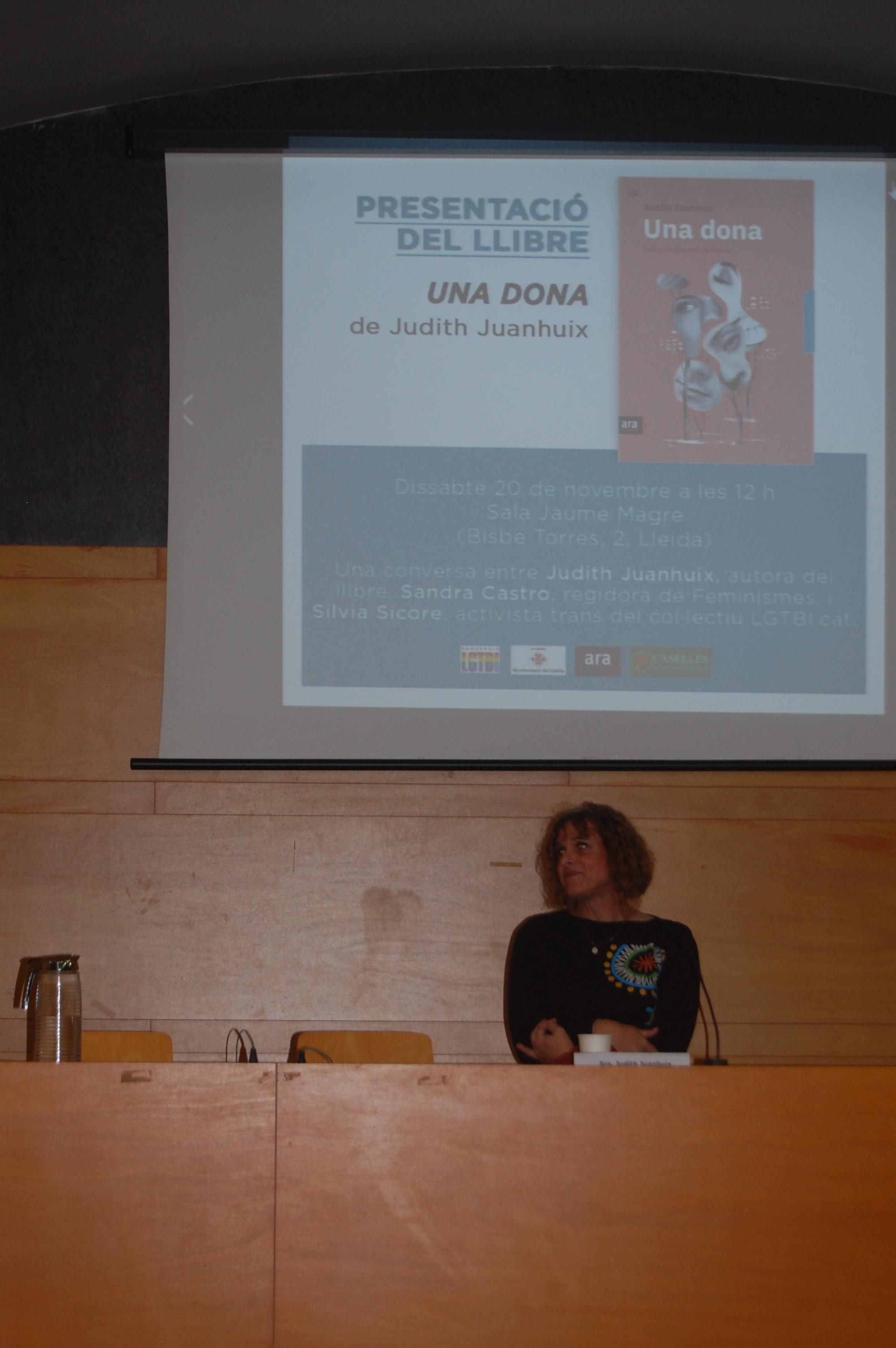 2021 11 20 Presentació llibre UNA DONA