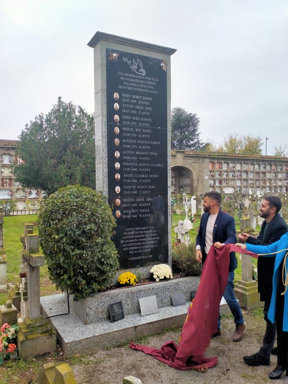 2024 10 27_INAUGURACIÓ DE LA NOVA PLACA EN HOMENATGE ALS AFUSELLTAS DE L’ALBAGÉS