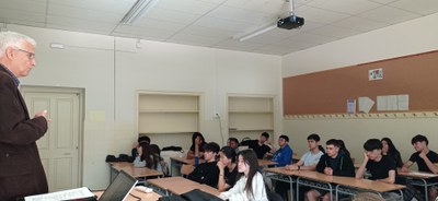 2024 04 15 i 18_COFERÈNCIA A L'INS MÀRIUS TORRES