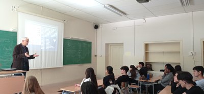 2024 04 15 i 18_COFERÈNCIA A L'INS MÀRIUS TORRES