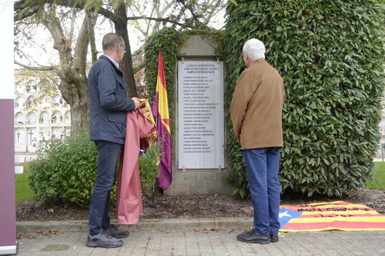 2022 10 23_OFRENA FLORAL A LA NOVA PLACA DELS LLEIDATANS ASSASSINATS ALS CAMPS NAZIS