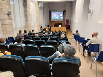 2021 11 25-La conferència de Maria Bohigas a la sala de conferències de la Biblioteca Pública