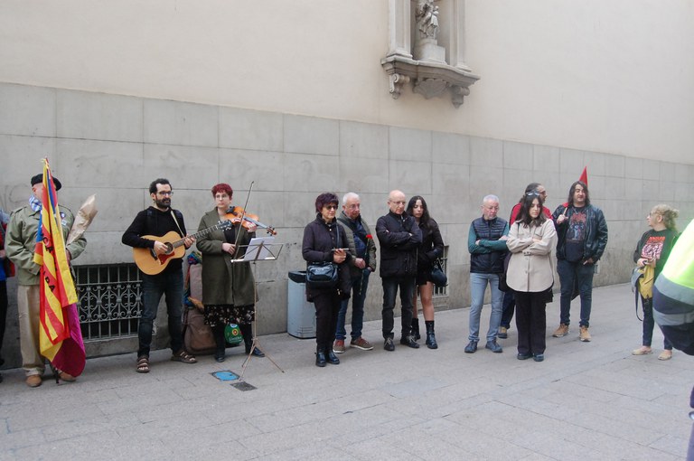 2023 03 18_Col·locació llambordes Stopersteine_Foto Memòria Democràtica de l'Ajuntament de Lleida.