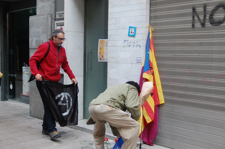 2023 03 18_Col·locació llambordes Stopersteine_Foto Memòria Democràtica de l'Ajuntament de Lleida.