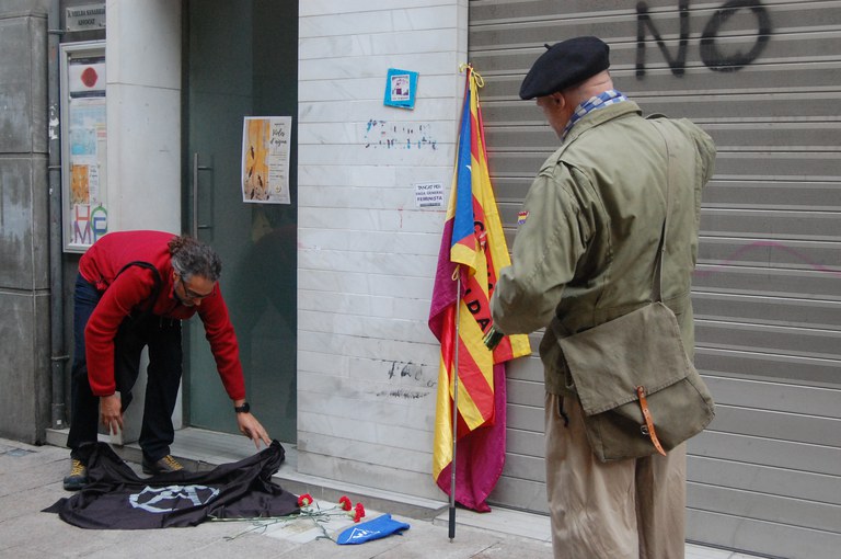 2023 03 18_Col·locació llambordes Stopersteine_Foto Memòria Democràtica de l'Ajuntament de Lleida.