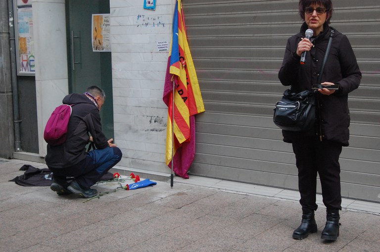 2023 03 18_Col·locació llambordes Stopersteine_Foto Memòria Democràtica de l'Ajuntament de Lleida.