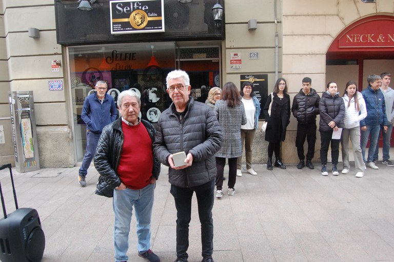 2023 03 18_Col·locació llambordes Stopersteine_Foto: Memòria Democràtica de l'Ajuntament de Lleida.