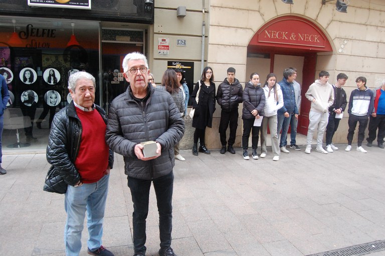 2023 03 18_Col·locació llambordes Stopersteine_Foto: Memòria Democràtica de l'Ajuntament de Lleida.