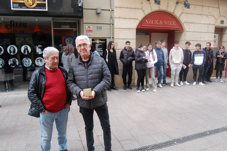 2023 03 18_Col·locació llambordes Stopersteine_Foto: Memòria Democràtica de l'Ajuntament de Lleida.