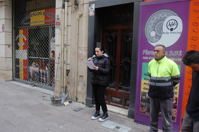 2023 03 18_Col·locació llambordes Stopersteine_Foto: Memòria Democràtica de l'Ajuntament de Lleida.