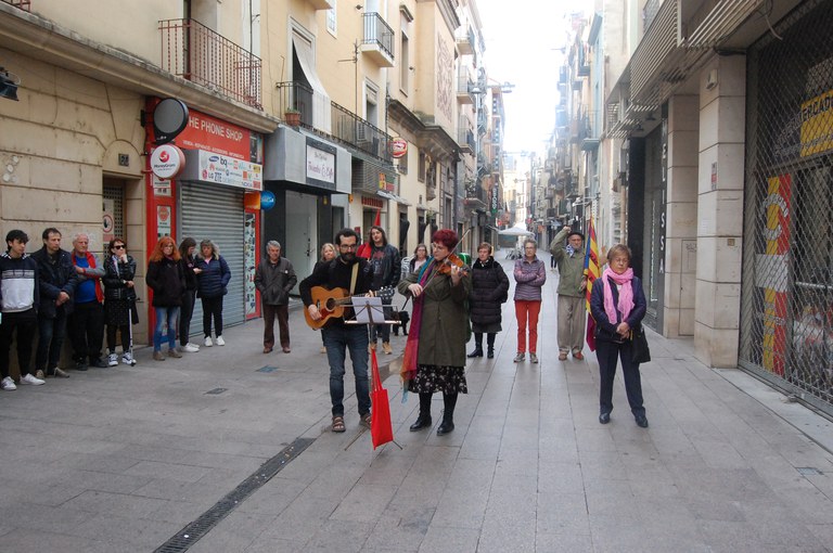 2023 03 18_Col·locació llambordes Stopersteine_Foto: Memòria Democràtica de l'Ajuntament de Lleida.