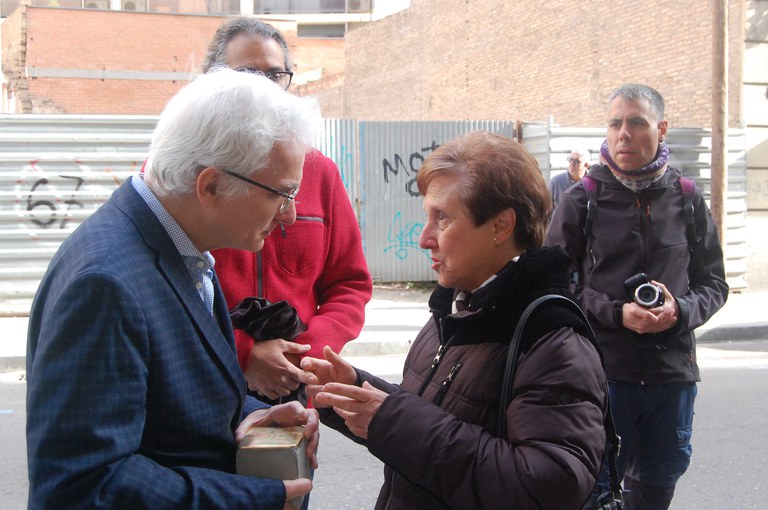 2023 03 18_Col·locació llambordes Stopersteine_Foto: Memòria Democràtica de l'Ajuntament de Lleida.