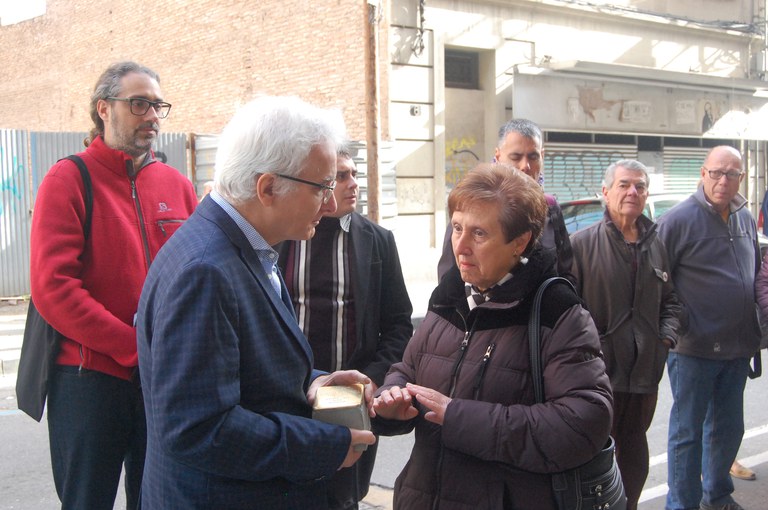 2023 03 18_Col·locació llambordes Stopersteine_Foto: Memòria Democràtica de l'Ajuntament de Lleida.