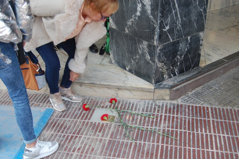 2023 03 18_Col·locació llambordes Stopersteine_Foto: Memòria Democràtica de l'Ajuntament de Lleida.