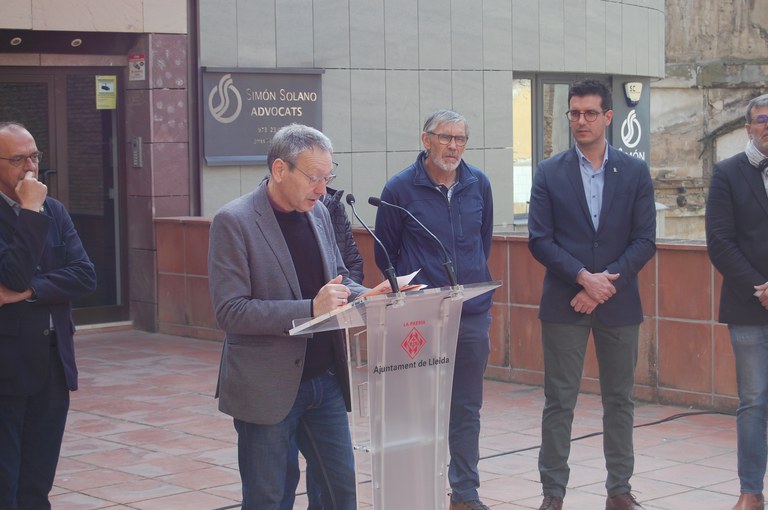 2023 03 18_Col·locació llambordes Stopersteine_Foto: Memòria Democràtica de l'Ajuntament de Lleida.