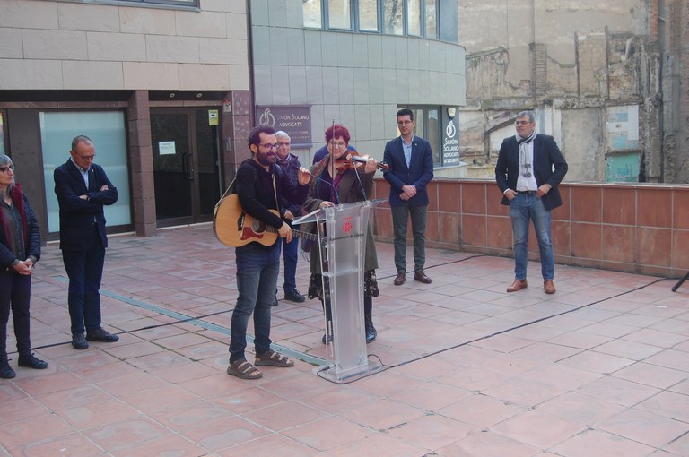 2023 03 18_Col·locació llambordes Stopersteine_Foto: Memòria Democràtica de l'Ajuntament de Lleida.