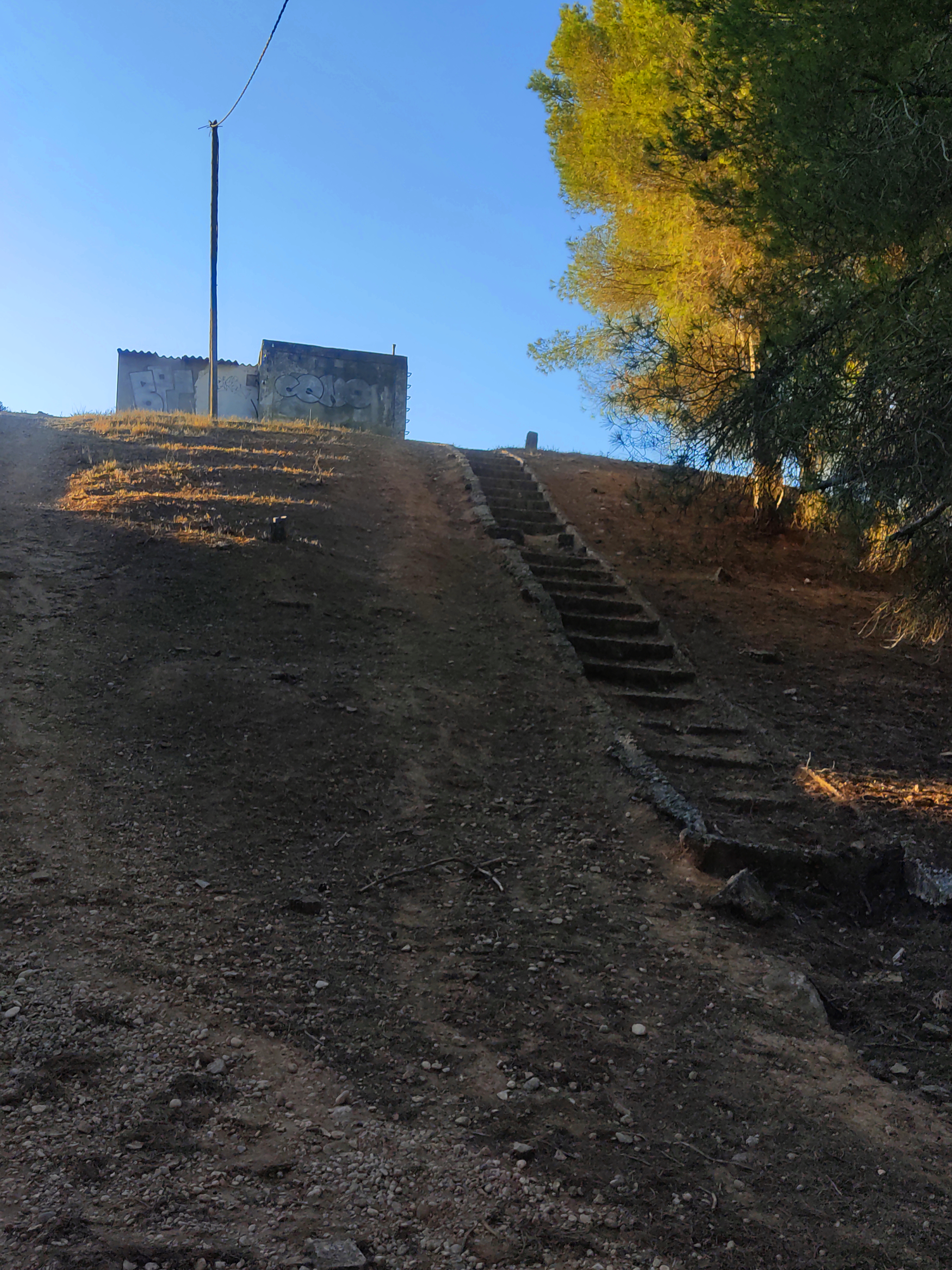 Escales d'accés a l'aeròdrom