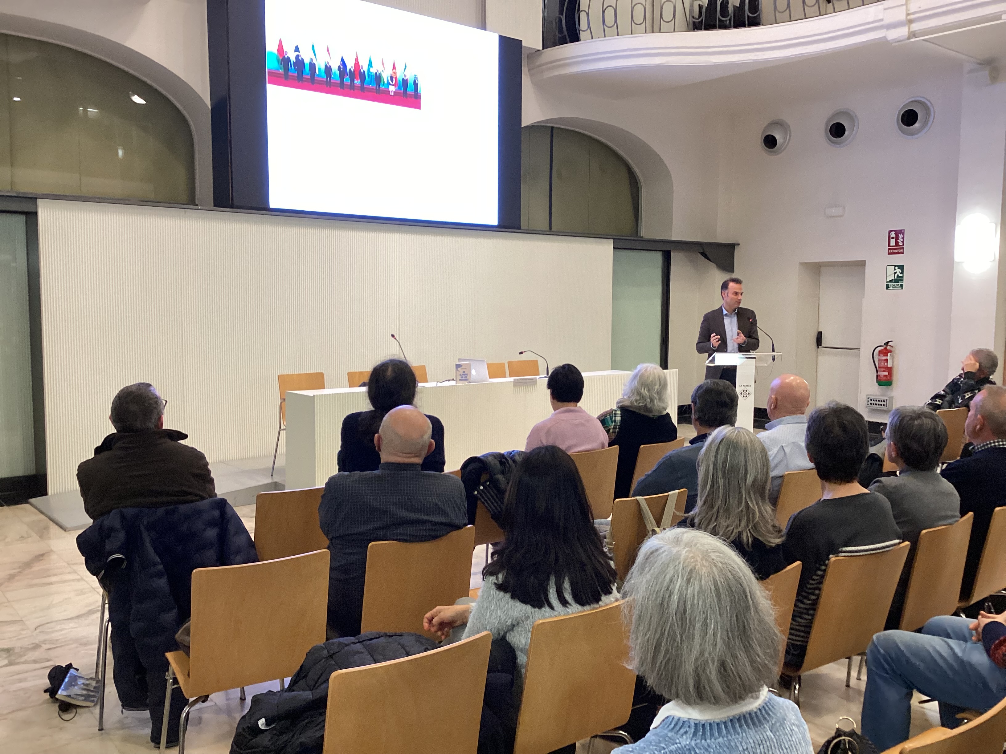 2026 01 27_UN MÓN EN TRANSICIÓ...CAP A ON?