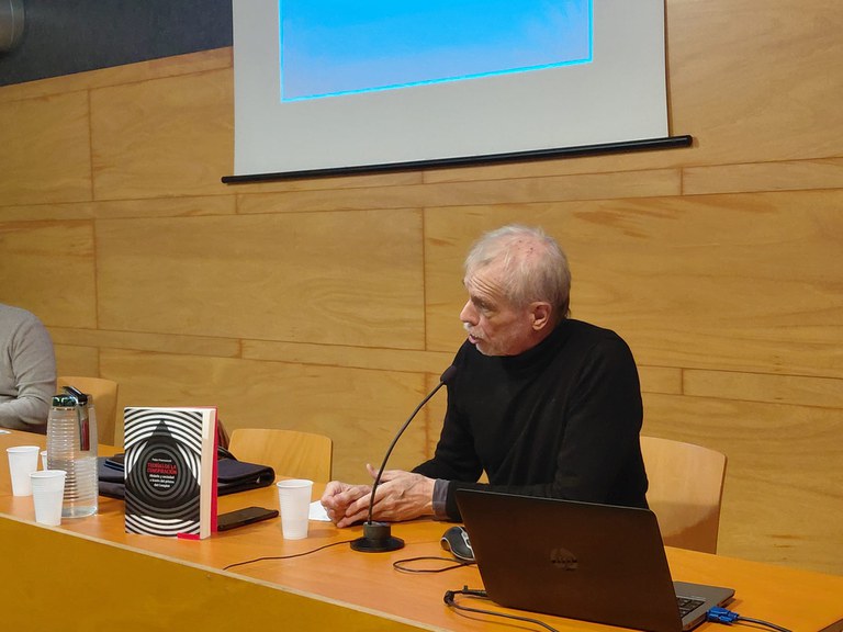 2026 03 24_CONSPIRAR ÉS GRATIS: PER QUÈ LES TEORIES DE LA CONSPIRACIÓ ENS SEDUEIXEN?