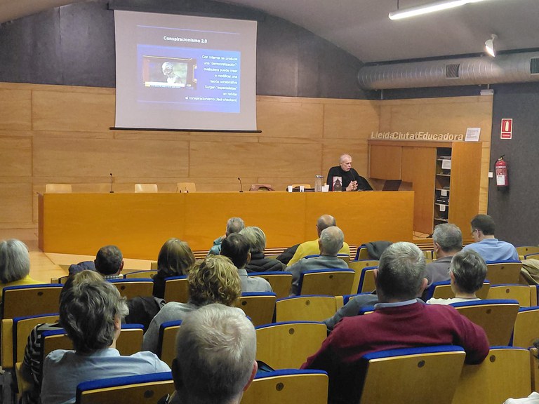 2026 03 24_CONSPIRAR ÉS GRATIS: PER QUÈ LES TEORIES DE LA CONSPIRACIÓ ENS SEDUEIXEN?