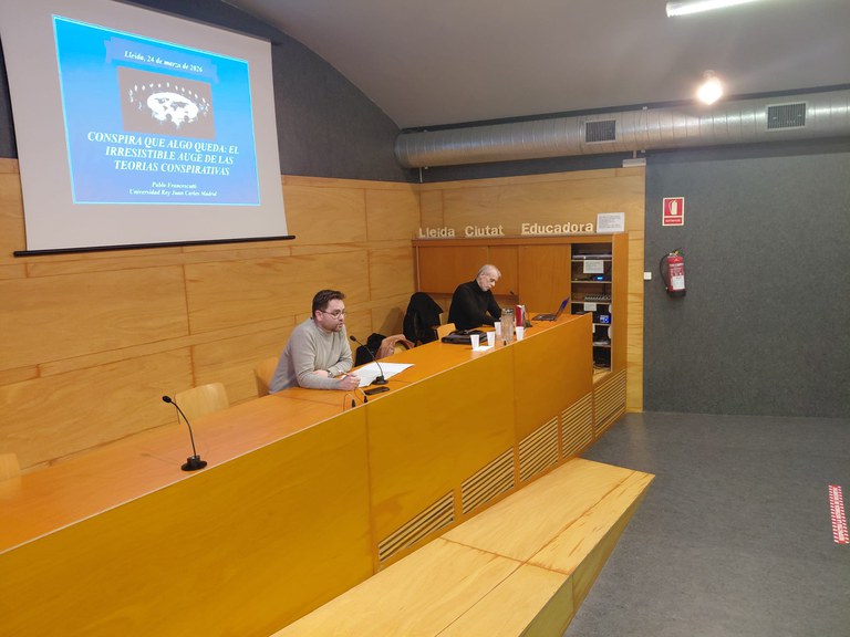 2026 03 24_CONSPIRAR ÉS GRATIS: PER QUÈ LES TEORIES DE LA CONSPIRACIÓ ENS SEDUEIXEN?