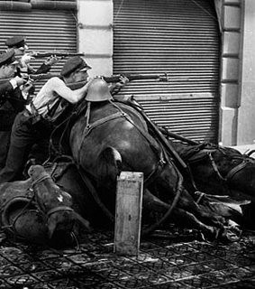 2.	Cop d’estat a Barcelona. Barricades als carrers. Avinguda Paral·lel, carrer Diputació, entre altres.